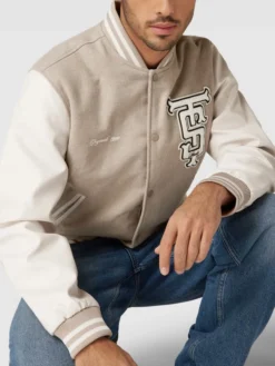 Jack & Jones College-Jacke Mit Label-Detail - Beige 7 Jack & Jones College-Jacke Mit Label-Detail - Beige -WELLENSTEYN Verkäufe 88okgl1laos36jq374okugil9l244h226spl4d9l899l6kql8h4jedigal0j0j2684q36di8696kejpn8co6coj26oom2p1pcdim4opk60qmcoj3c4o3gcpgcos32p366lgj0dg