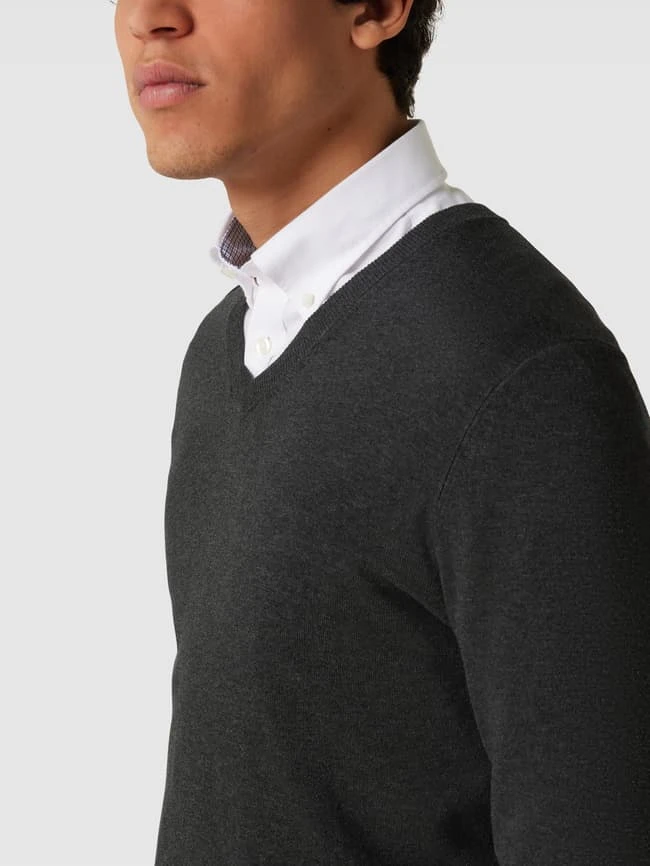 MCNEAL Strickpullover Mit Geripptem V-Ausschnitt - Dunkelgrau Meliert 3 MCNEAL Strickpullover Mit Geripptem V-Ausschnitt - Dunkelgrau Meliert – Bild 3