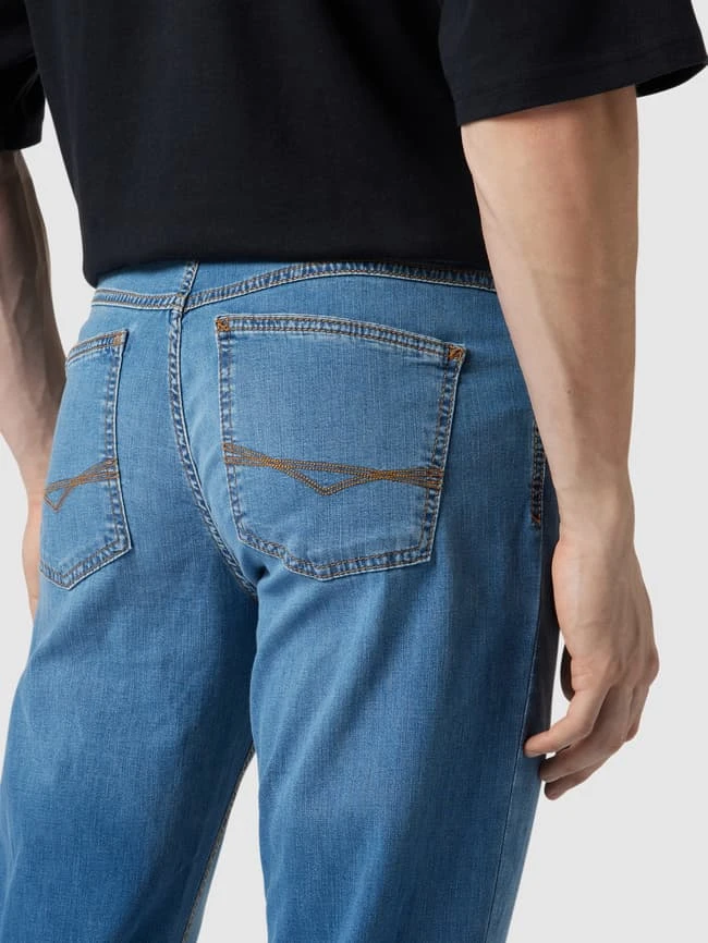 Christian Berg Men Slim Fit Jeans Mit Stretch-Anteil – Light Denim - Hellblau Meliert 3 Christian Berg Men Slim Fit Jeans Mit Stretch-Anteil – Light Denim - Hellblau Meliert – Bild 3