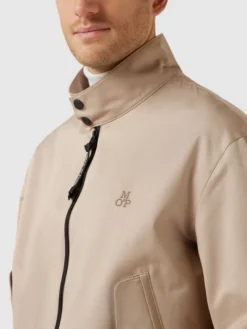 Marc O'Polo Jacke Mit Stehkragen - Sand -WELLENSTEYN Verkäufe 9p3kckq39l13claf6t23ce1i9h0kgi2561336g9ial9j4ka6ahaj4kq2a10kiial84q4md9k9cpkmkai753j8opocoo34chpcco68phkc4s34oj1c4qjed9kcosjec34cgq3ce0