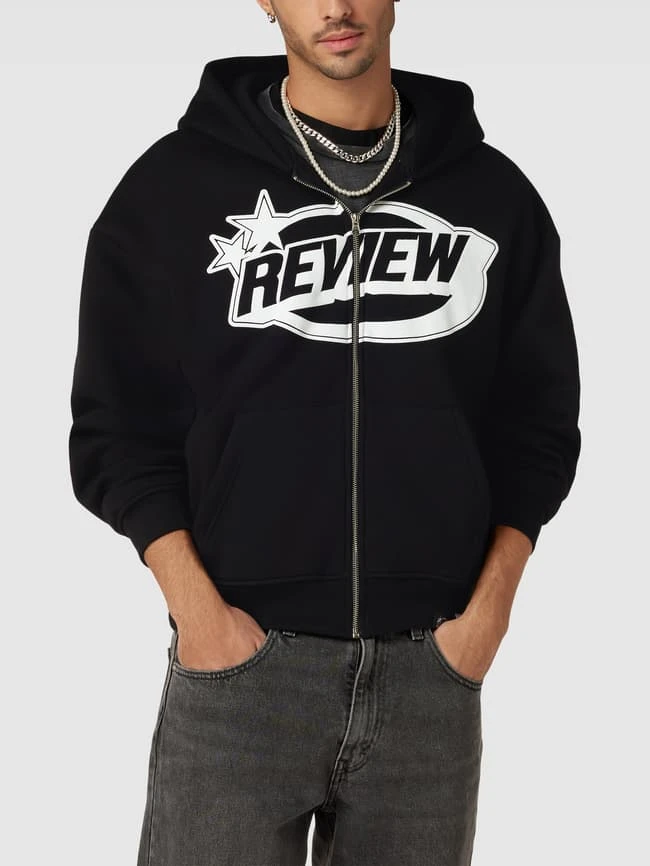 REVIEW Sweatjacke Mit Label-Print - Schwarz 4 REVIEW Sweatjacke Mit Label-Print - Schwarz – Bild 4