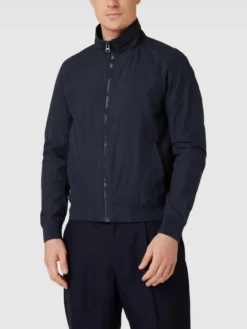 S.Oliver RED LABEL Blouson Mit Stehkragen - Marineblau -WELLENSTEYN Verkäufe al7jela76or32h299gs56ea4a95kuhi66l952jql9p1kii1p9p83gd9m9ks4qdae71a4gdaa6l44mj9n60o3ed9j70sj8pj3c8ojed9kckom4ob668p62d1g6lj6adhj6tgm6oo